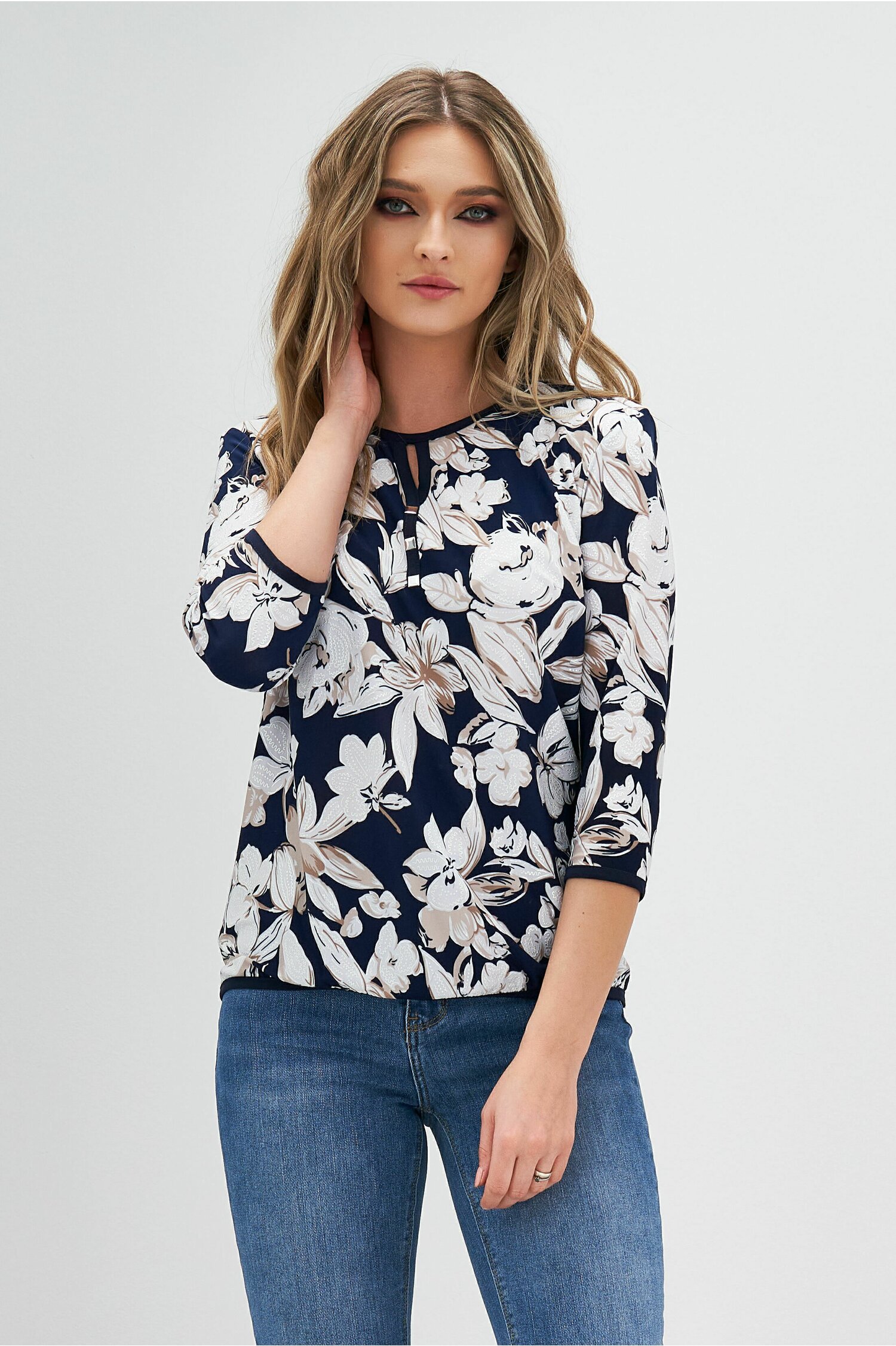 Bluza Diana bleumarin cu imprimeu floral alb