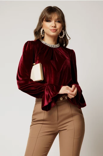 Bluza DY Fashion din catifea bordo cu perle la gat si maneci evazate