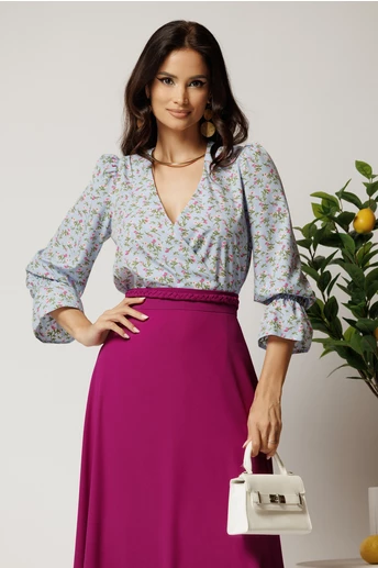 Bluza DY Fashion din satin bleu cu imprimeuri florale si decolteu petrecut