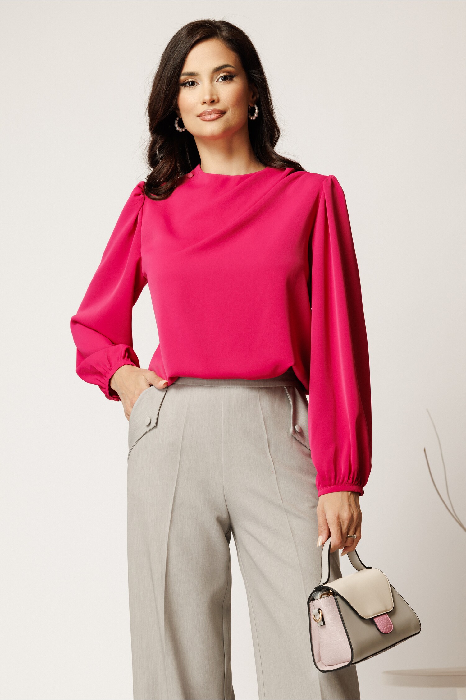 Bluza DY Fashion fucsia din triplu voal cu pliuri pe umar