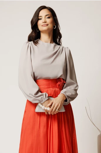 Bluza DY Fashion gri din triplu voal cu pliuri pe umar