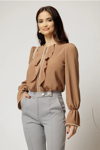 Bluza DY Fashion maro camel cu volanase si perle elegante din voal plin