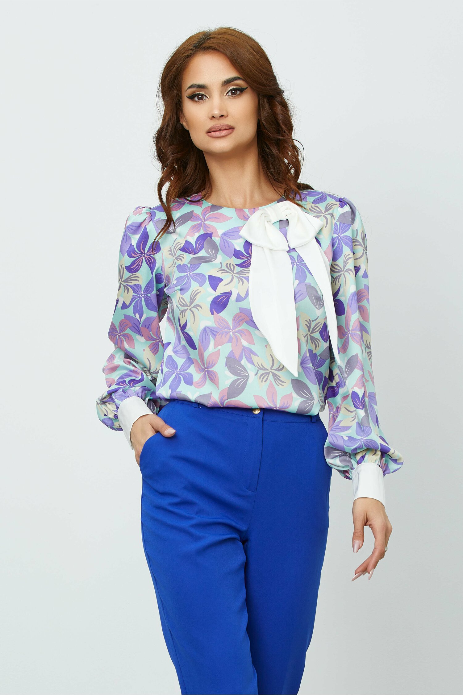 Bluza Dy Fashion bleu cu flori violet si funda maxi