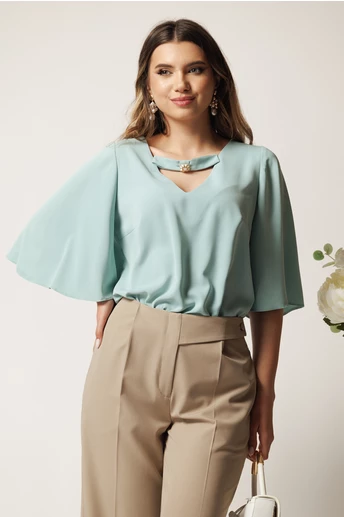 Bluza DY Fashion verde mint din voal vaporoasa cu aplicatie la decolteu