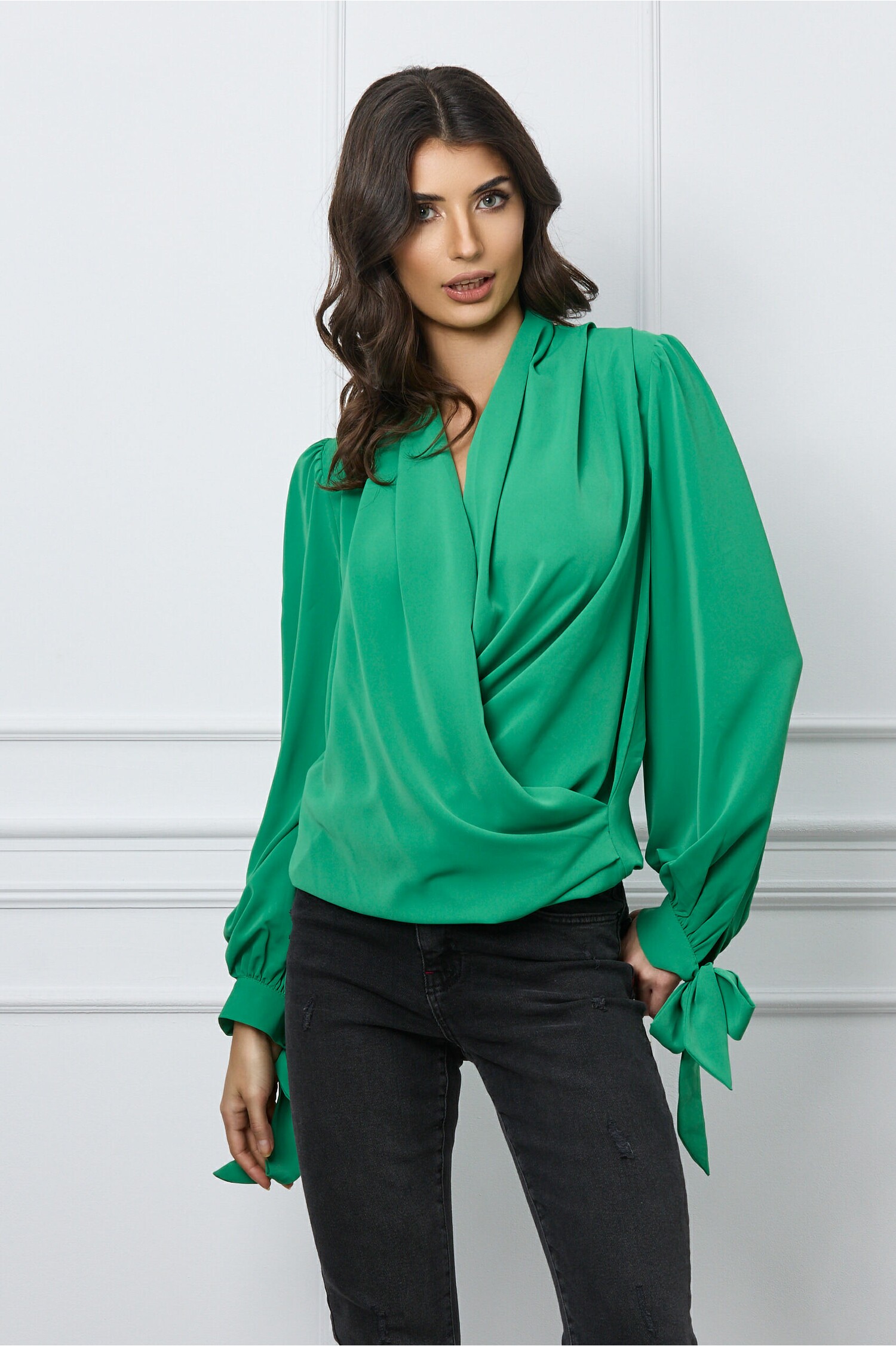 Bluza eleganta verde cu bust petrecut