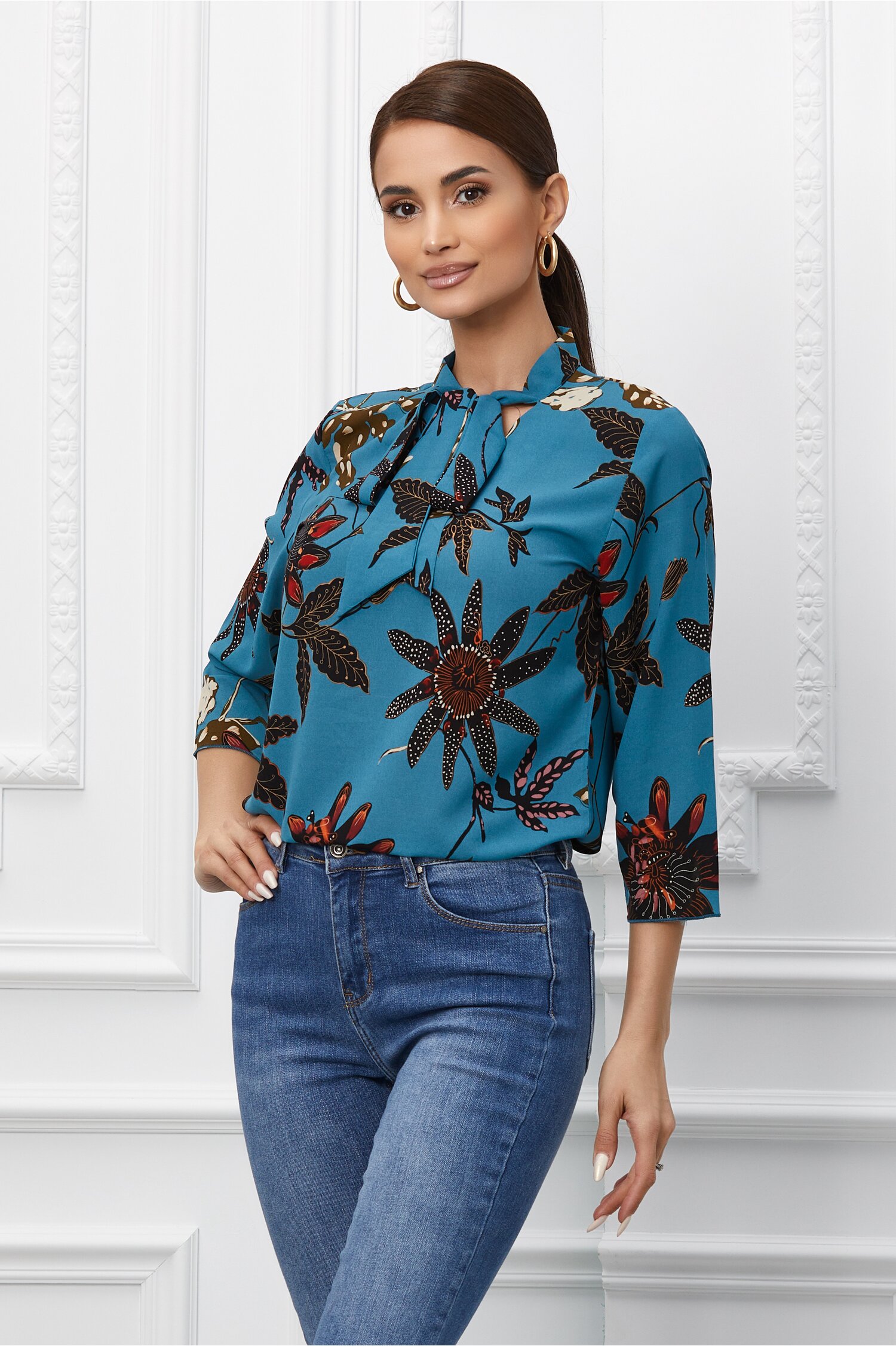 Bluza elena albastru cu imprimeu floral si guler tip esarfa