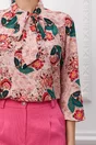 Bluza Elena roz cu imprimeu floral si guler tip esarfa
