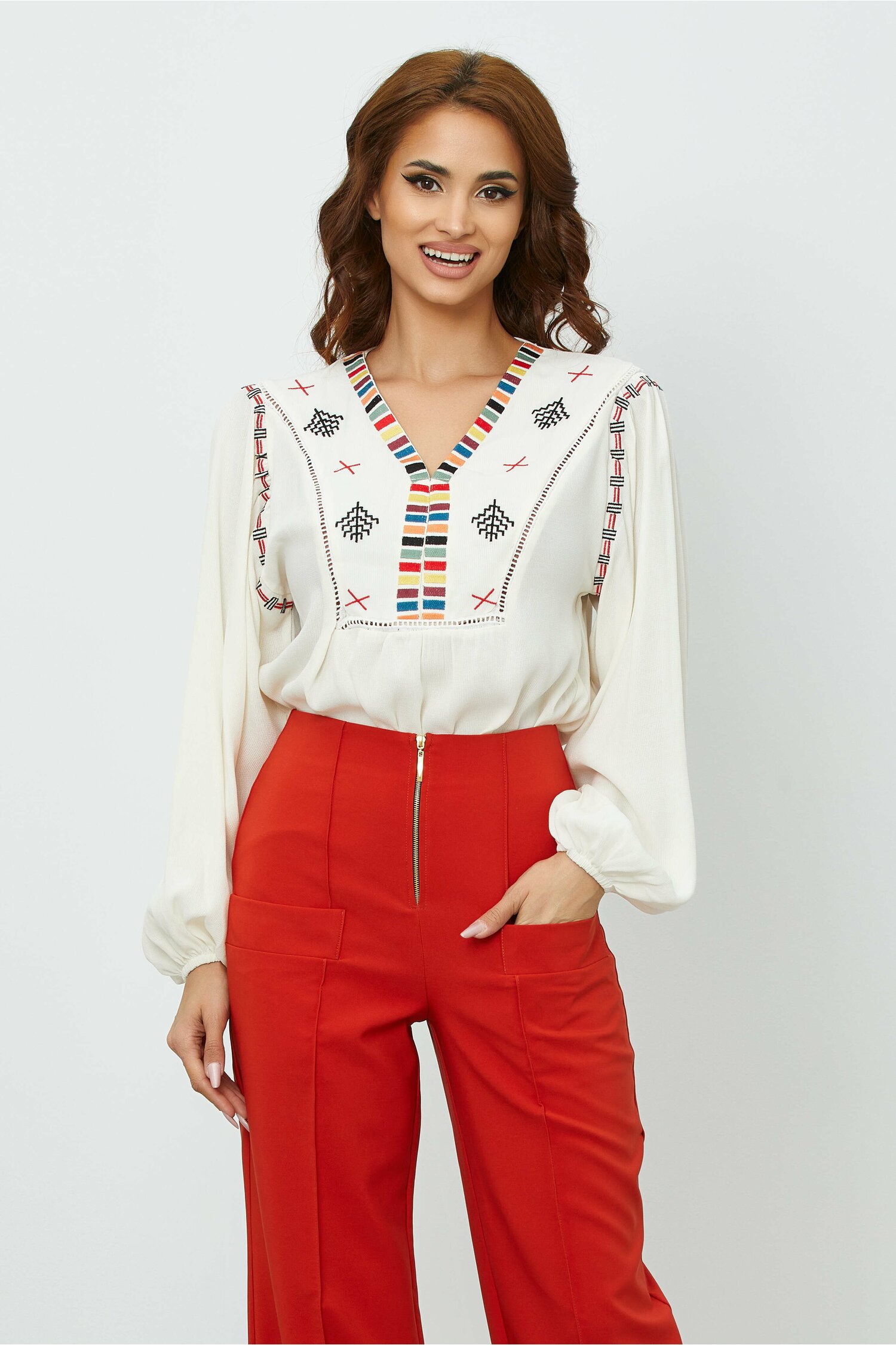 Bluza florentina alba cu broderie multicolora