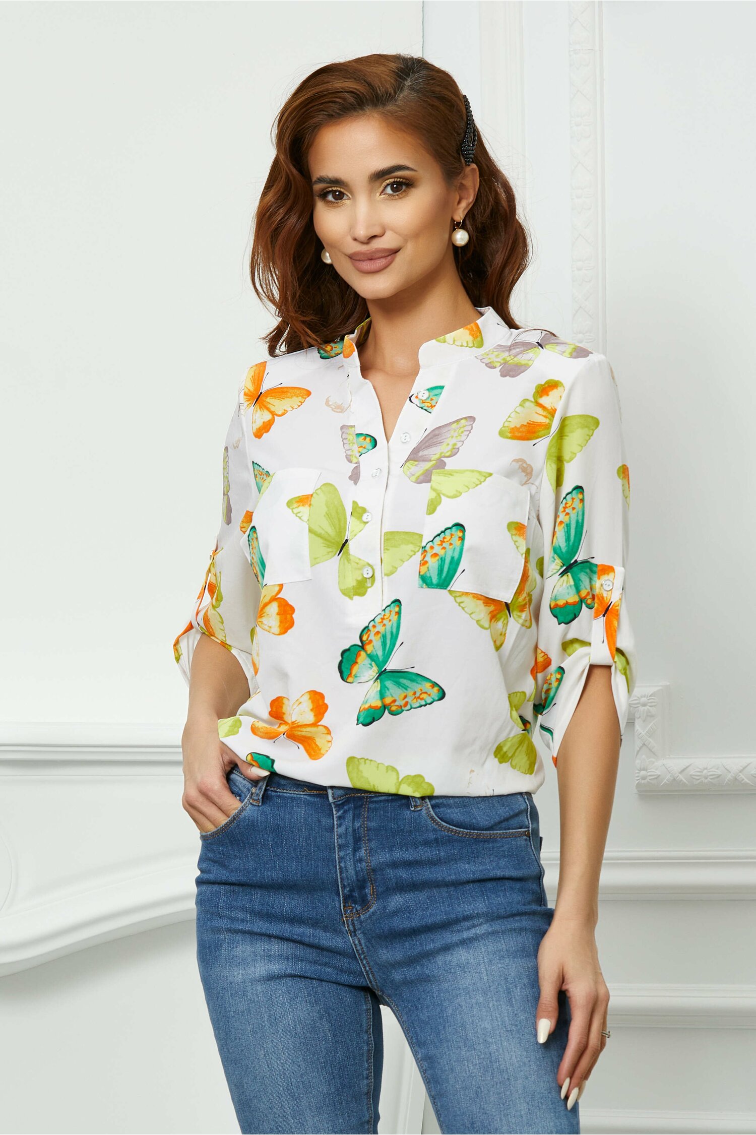 Bluza gabi alba cu imprimeu cu fluturi colorati