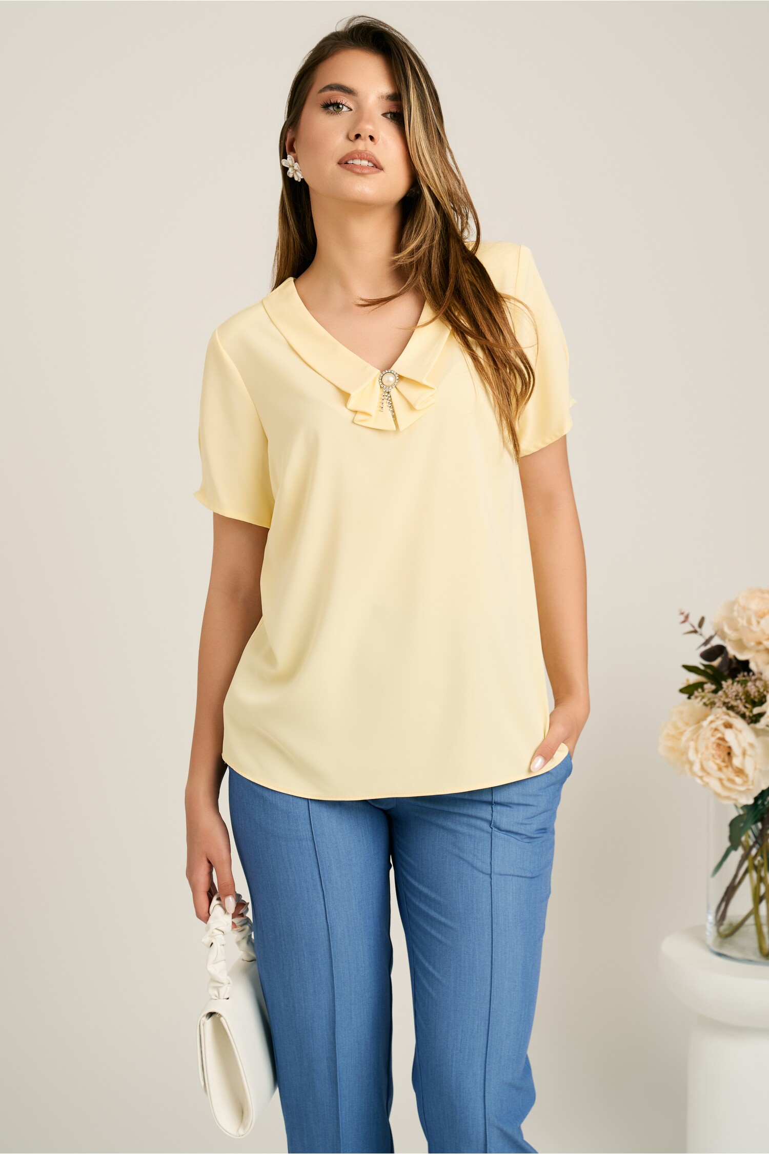 Bluza galbena din viscoza lejera cu guler si accesoriu