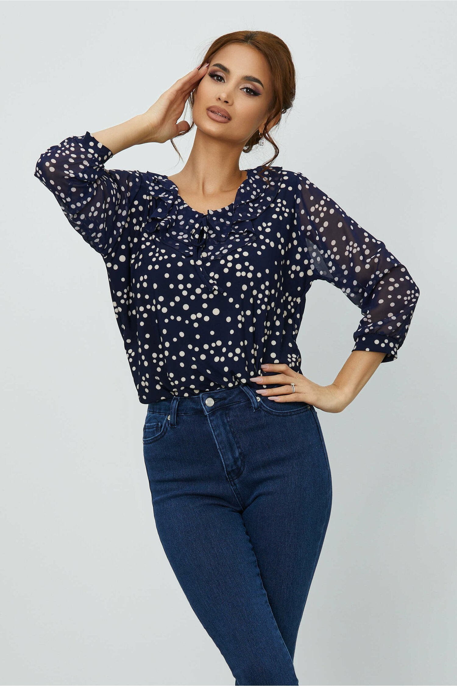 Bluza isabela bleumarin cu buline beige