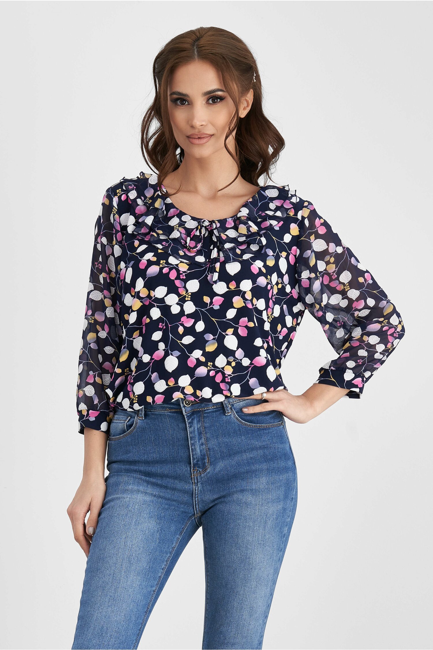 Bluza isabela bleumarin cu imprimeu alb-roz