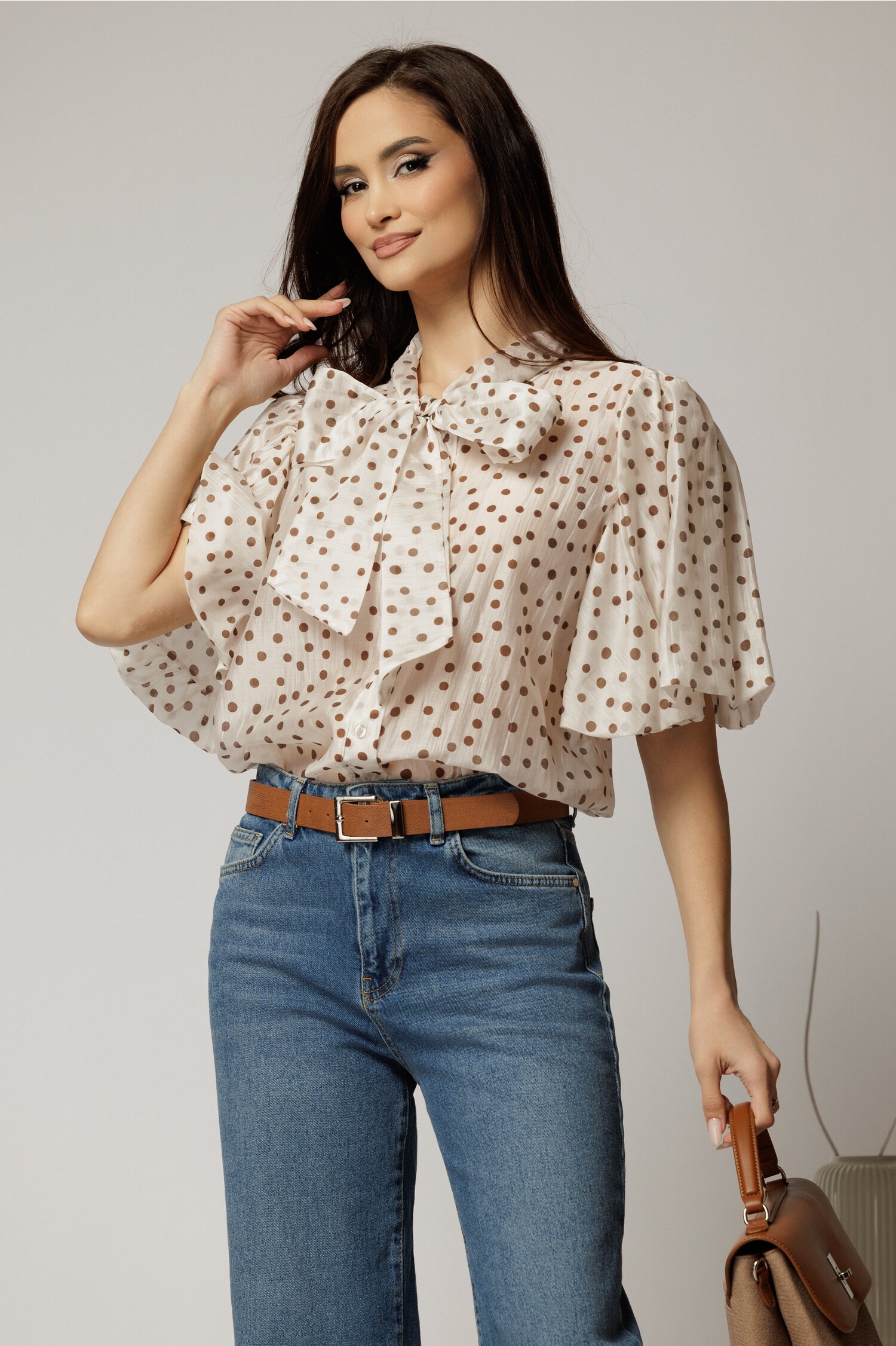 Bluza ivoar cu buline din tencel cu maneci bufante si guler funda