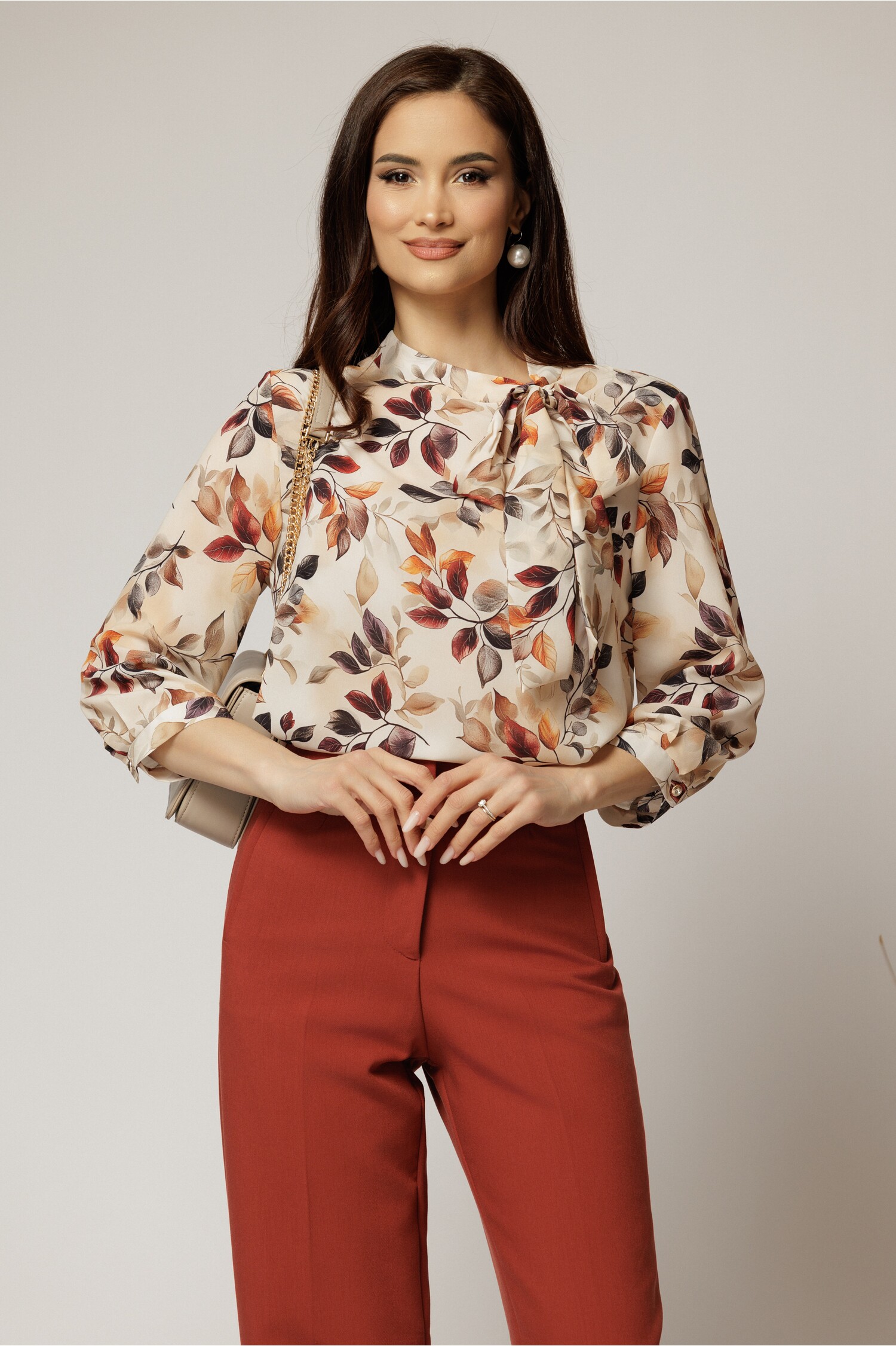 Bluza ivoar cu funda la decolteu si imprimeu in nuante de maro