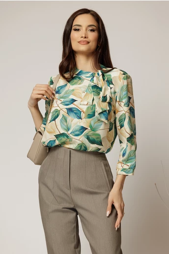 Bluza ivoar cu funda la decolteu si imprimeu in nuante de verde bej
