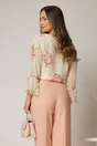 Bluza ivoar cu imprimeuri florale roz si volanas la decolteu, 2, dyfashion.ro