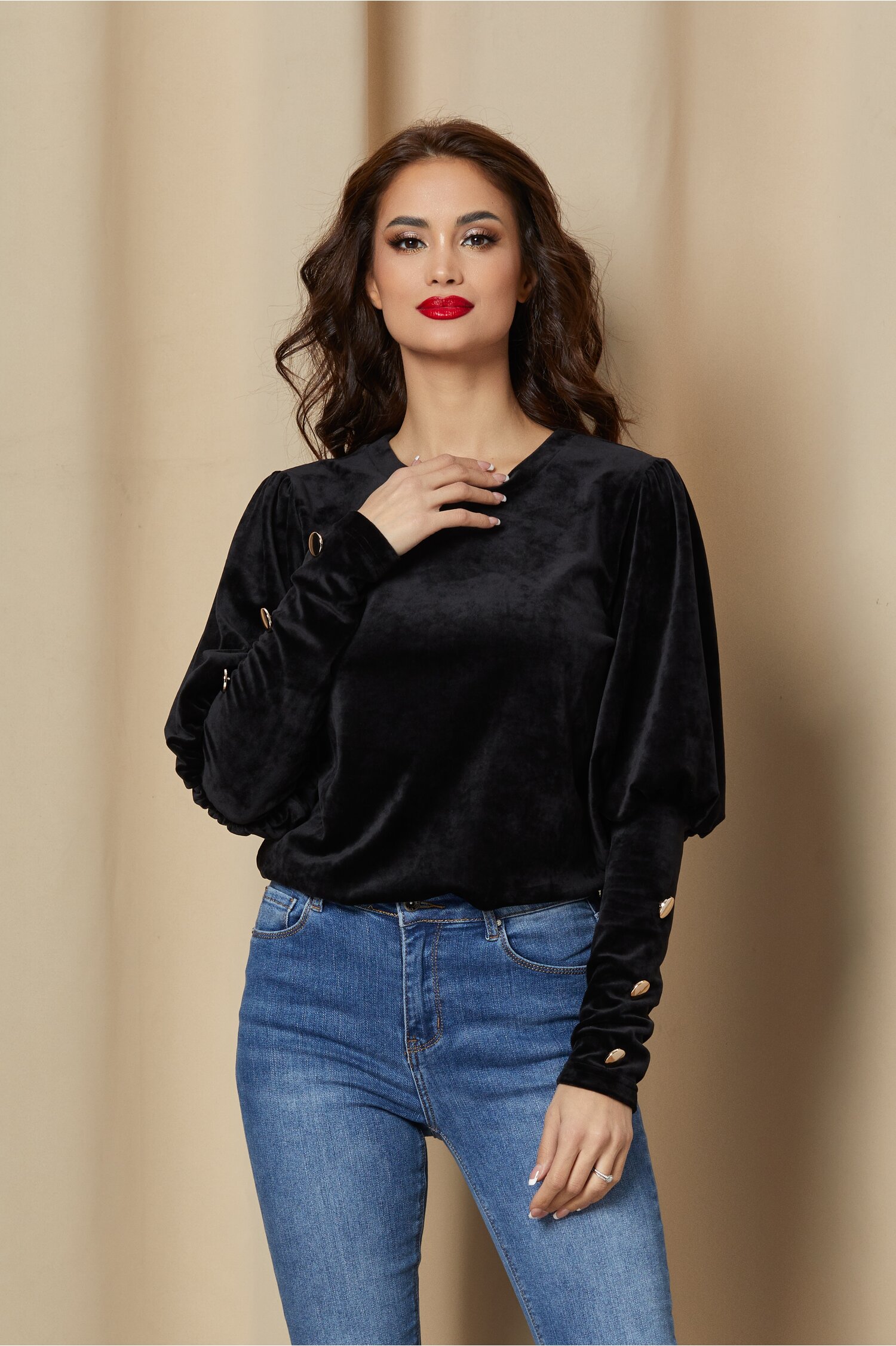 Bluza ladonna neagra din catifea cu nasturi la maneci