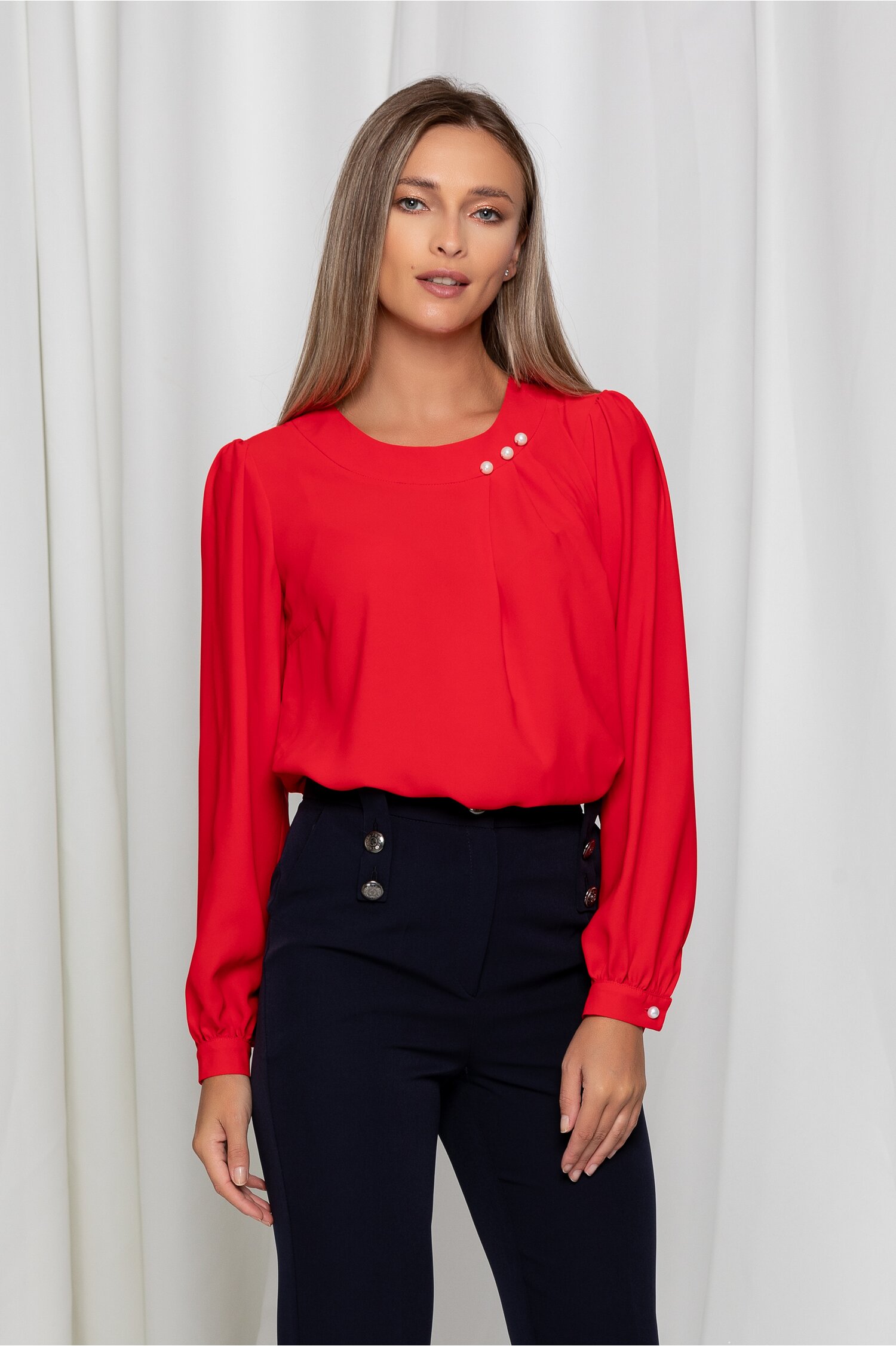 Bluza ladonna rosie cu perlute si pliuri la decolteu