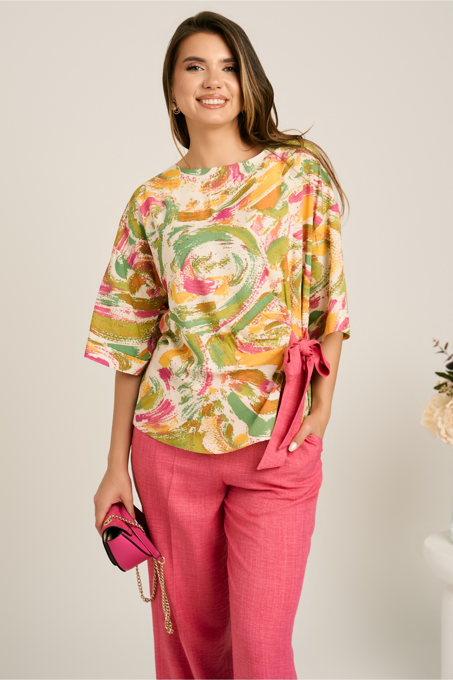 Bluza lejera cu imprimeu fucsia-galben din viscoza cu funda in talie- Viada
