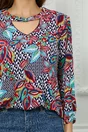 Bluza Miruna cu imprimeu multicolor si decupaj la decolteu