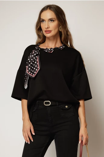 Bluza neagra cu esarfa cu buline la decolteu si adaos de vascoza