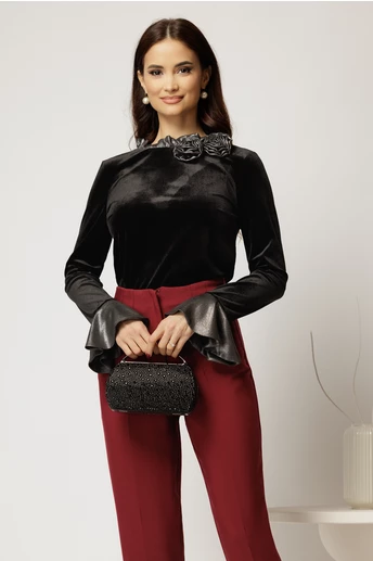 Bluza neagra din catifea cu detaliu floral si guler incretit