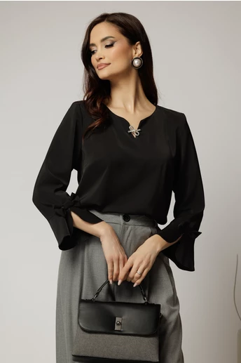 Bluza neagra din voal cu funde la maneci si brosa la decolteu