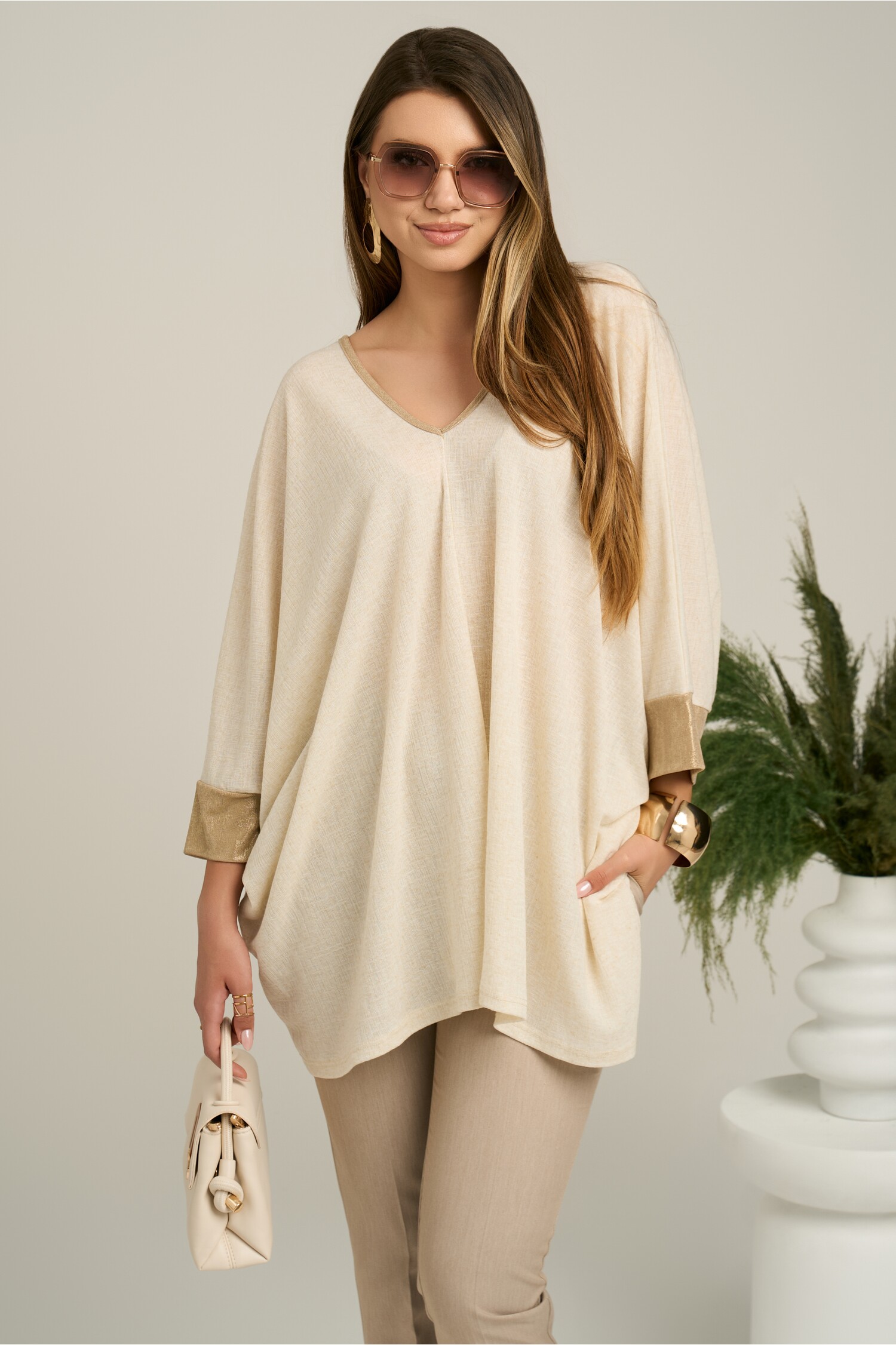 Bluza oversize ivory cu mansete aurii