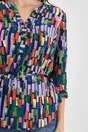 Bluza Vanessa cu imprimeu multicolor si curea in talie