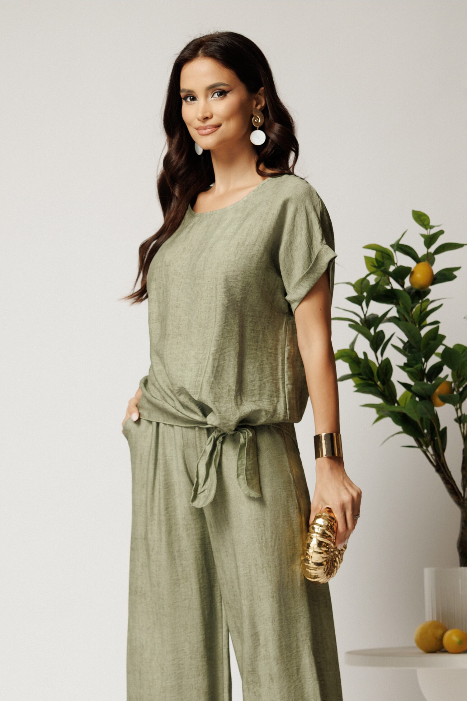 Bluza verde fistic din viscoza cu croi lejer si nod la baza