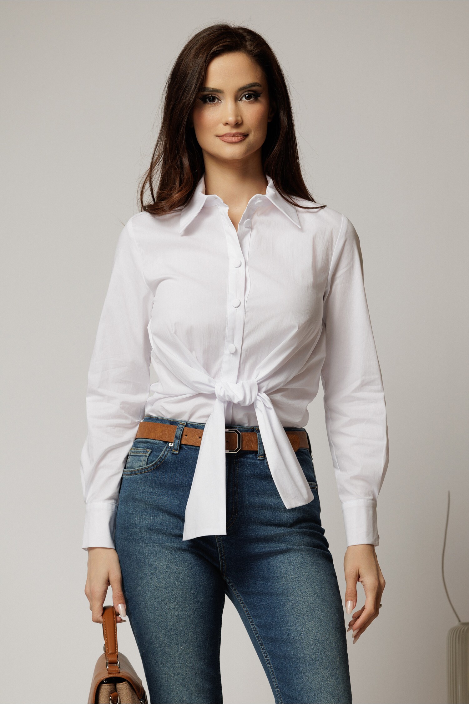 Camasa alba din poplin cu croi cambrat si nod in talie