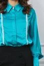 Camasa eleganta turcoaz din satin cu broderie si nasture perlat