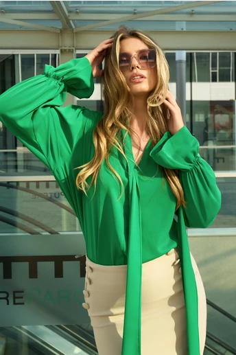 Camasa verde din triplu voal lejera cu guler tip esarfa