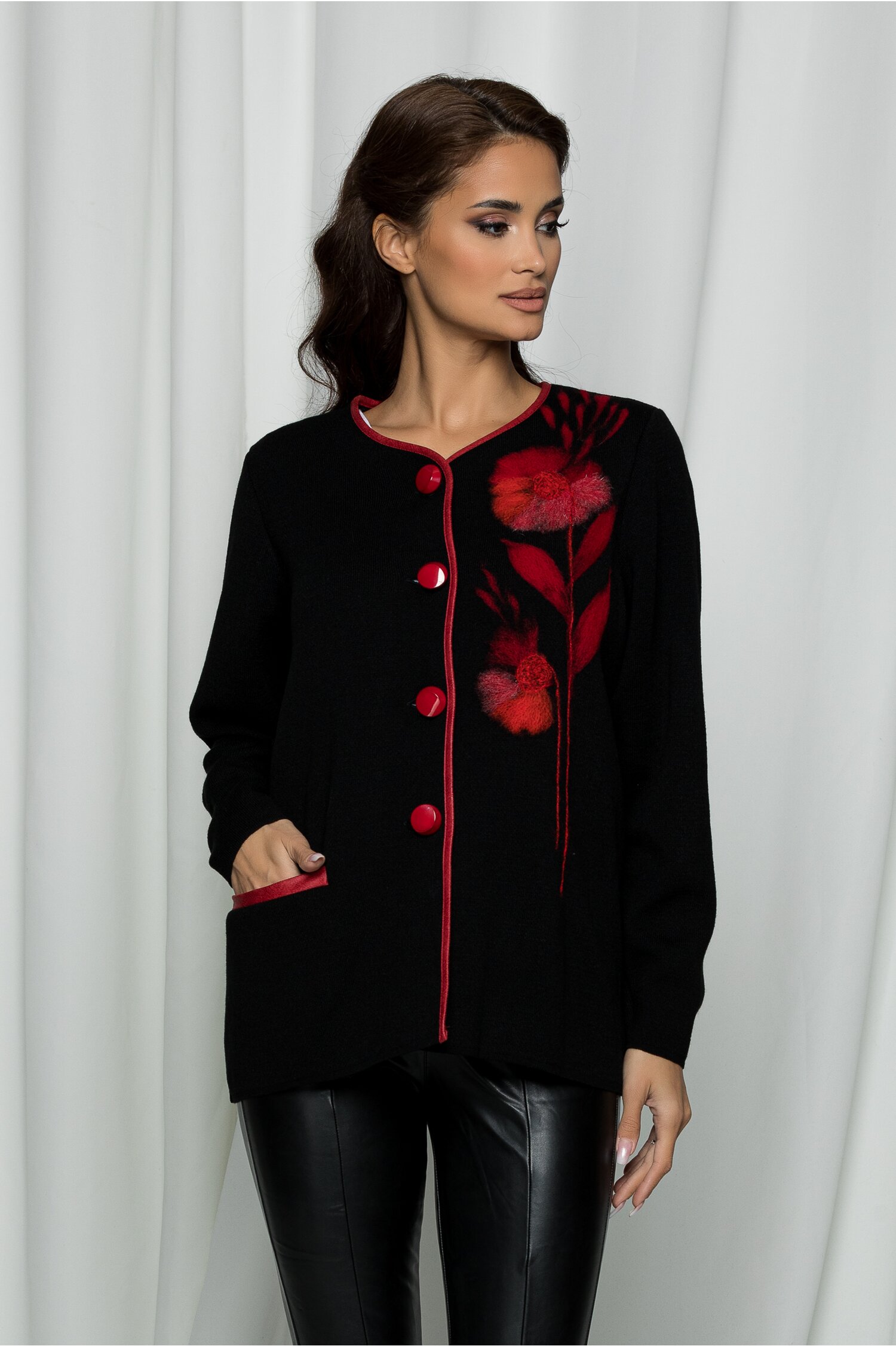 Cardigan mara negru cu imprimeu floral rosu