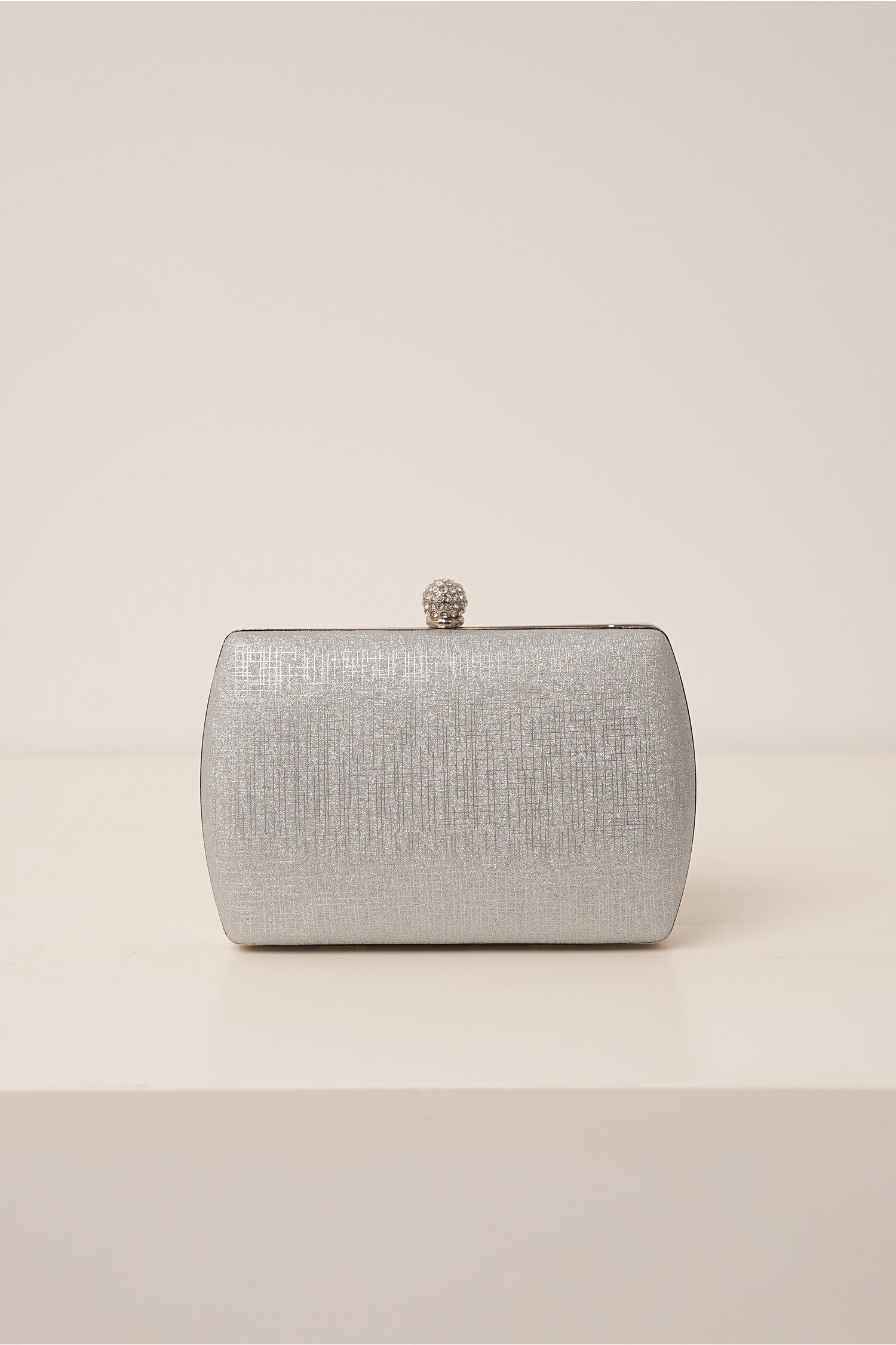Clutch argintiu cu fir lurex si inchidere metalica cu strasuri