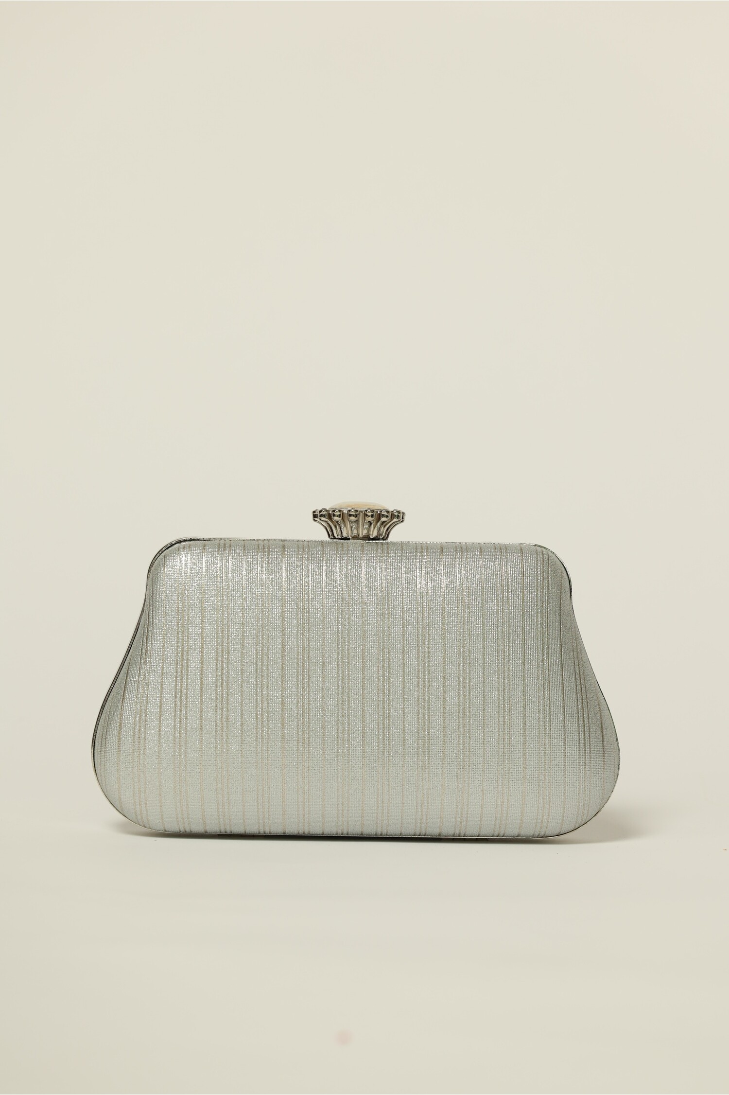 Clutch argintiu cu inchidere metalica decorativa