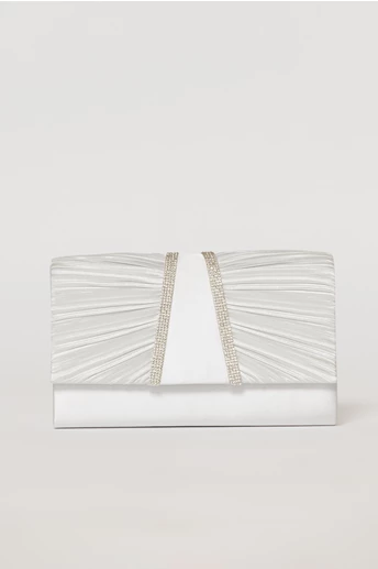 Clutch argintiu satinat decorat cu benzi stralucitoare