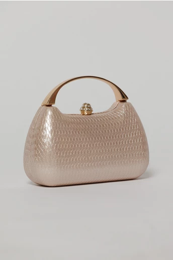 Clutch champagne elegant cu maner auriu si design structurat