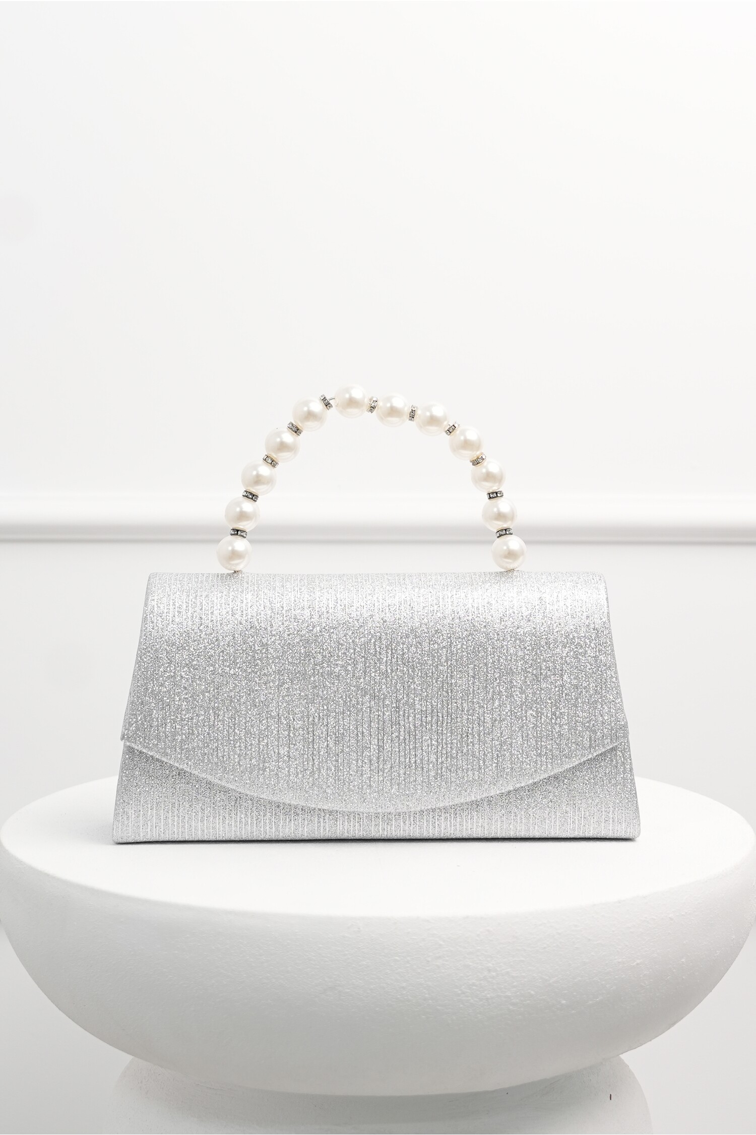 Clutch elegant argintiu cu glitter si maner din perle