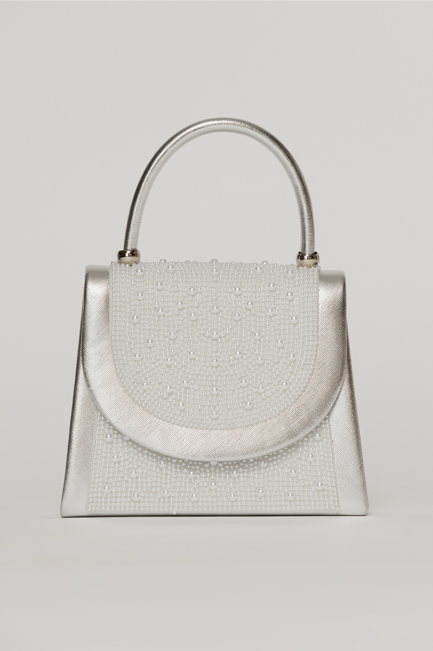 Clutch elegant argintiu decorat cu perle si margele