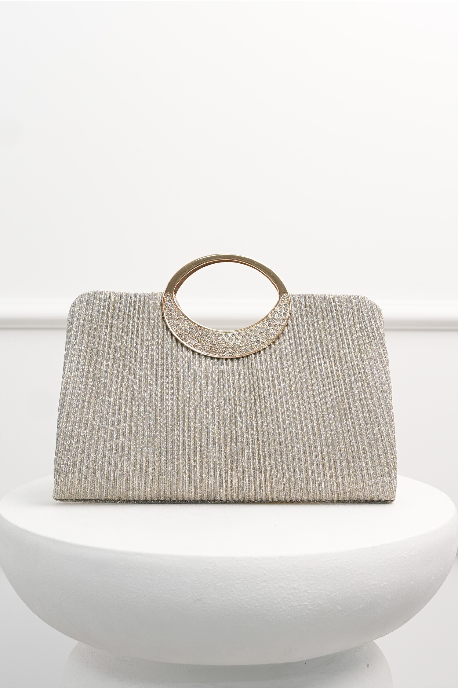 Clutch elegant din glitter auriu cu maner rotund metalic Clutch elegant din glitter auriu cu maner rotund metalic