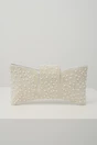 Clutch elegant din perlute alb in forma de funda