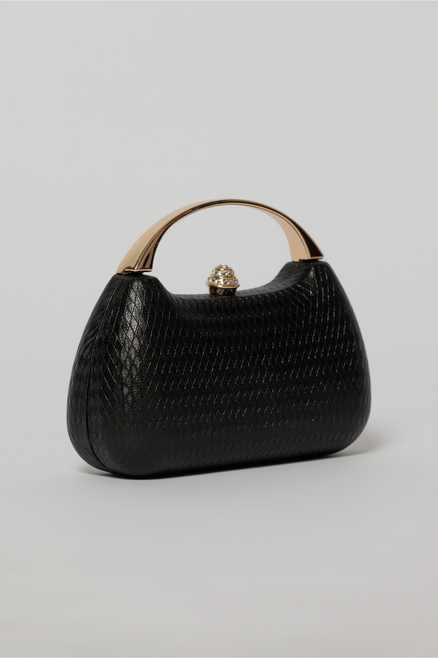 Clutch elegant negru cu maner auriu si design structurat