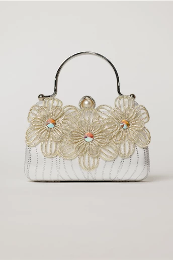 Clutch ivoar cu design floral aplicatii stralucitoare