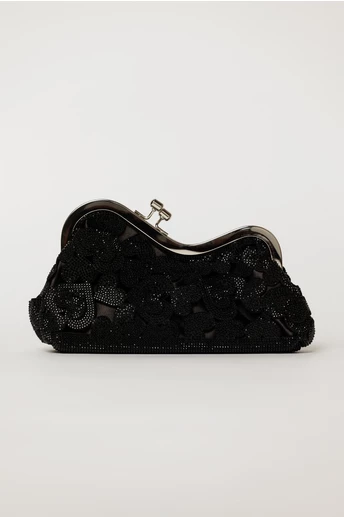 Clutch negru decorat cu inimioare si cristale stralucitoare