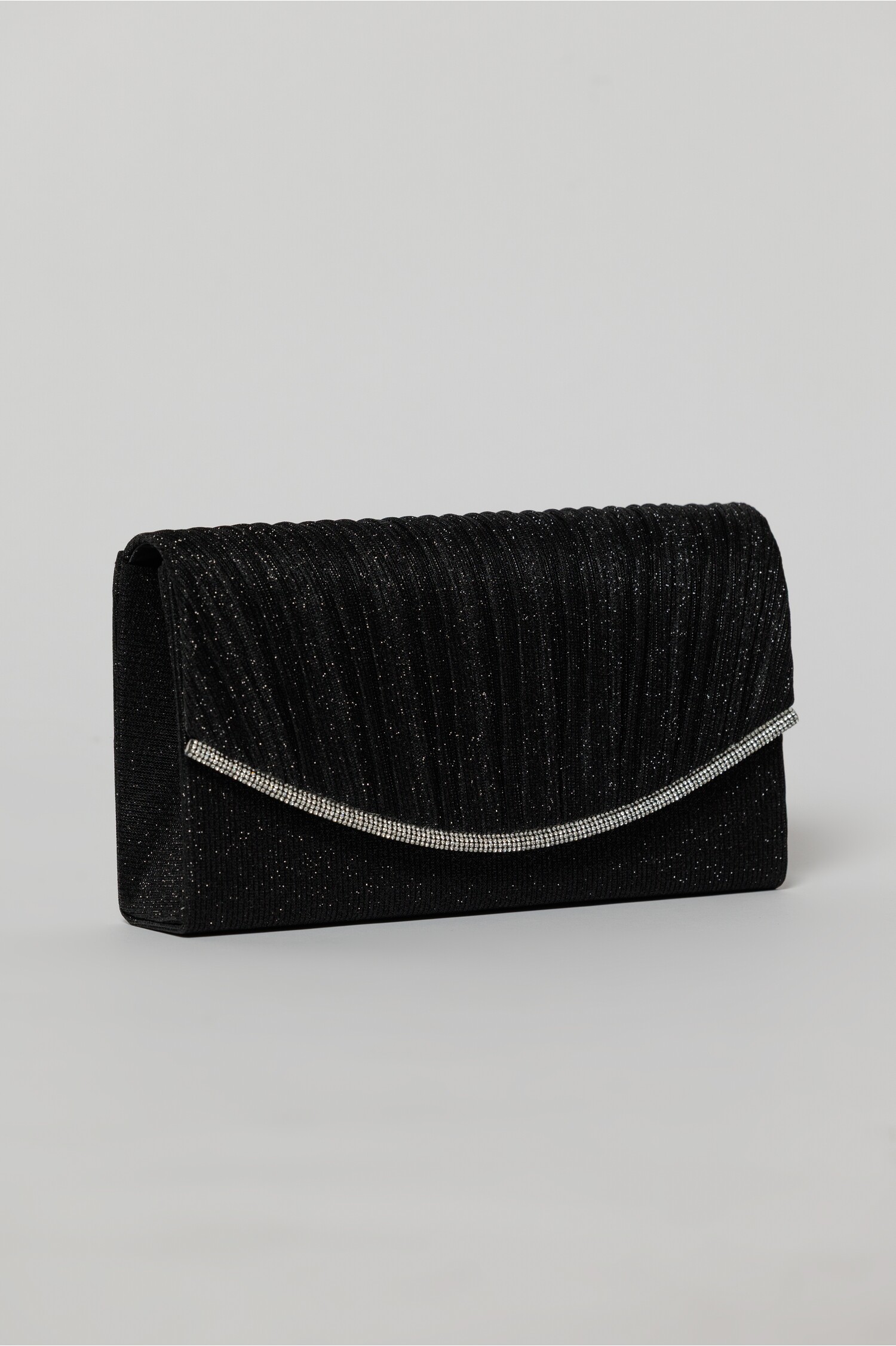 Clutch negru elegant cu clapeta curbata si detalii plisate
