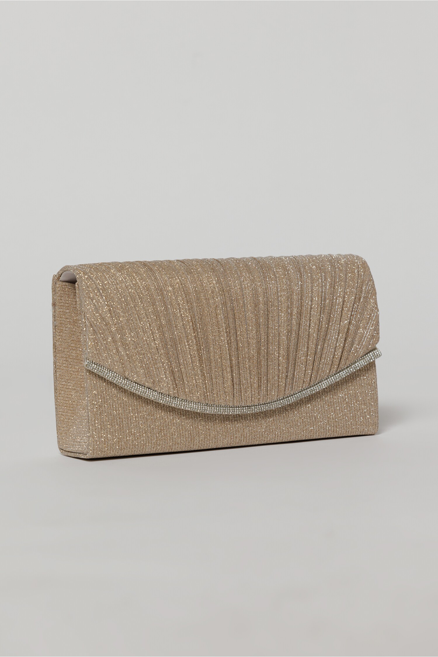 Clutch nude elegant cu clapeta curbata si detalii plisate