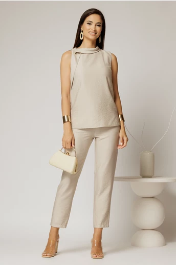 Compleu bej din vascoza cu bluza fara maneci si pantalon lejer
