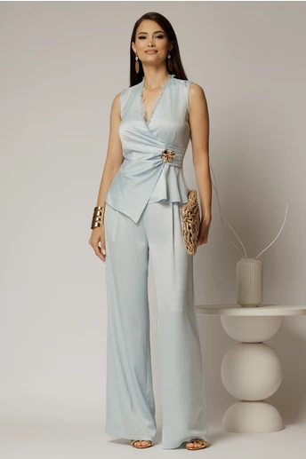 Compleu dama bleu din satin cu bluza cu dantela la decolteu si pantaloni