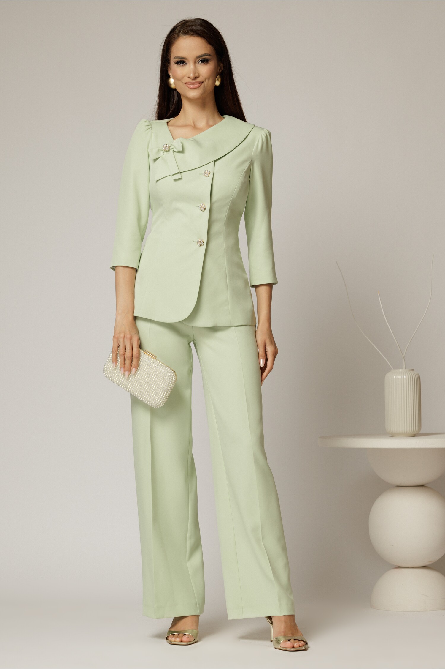 Compleu DY Fashion verde fistic din sacou cu funda si nasturi perla si pantaloni